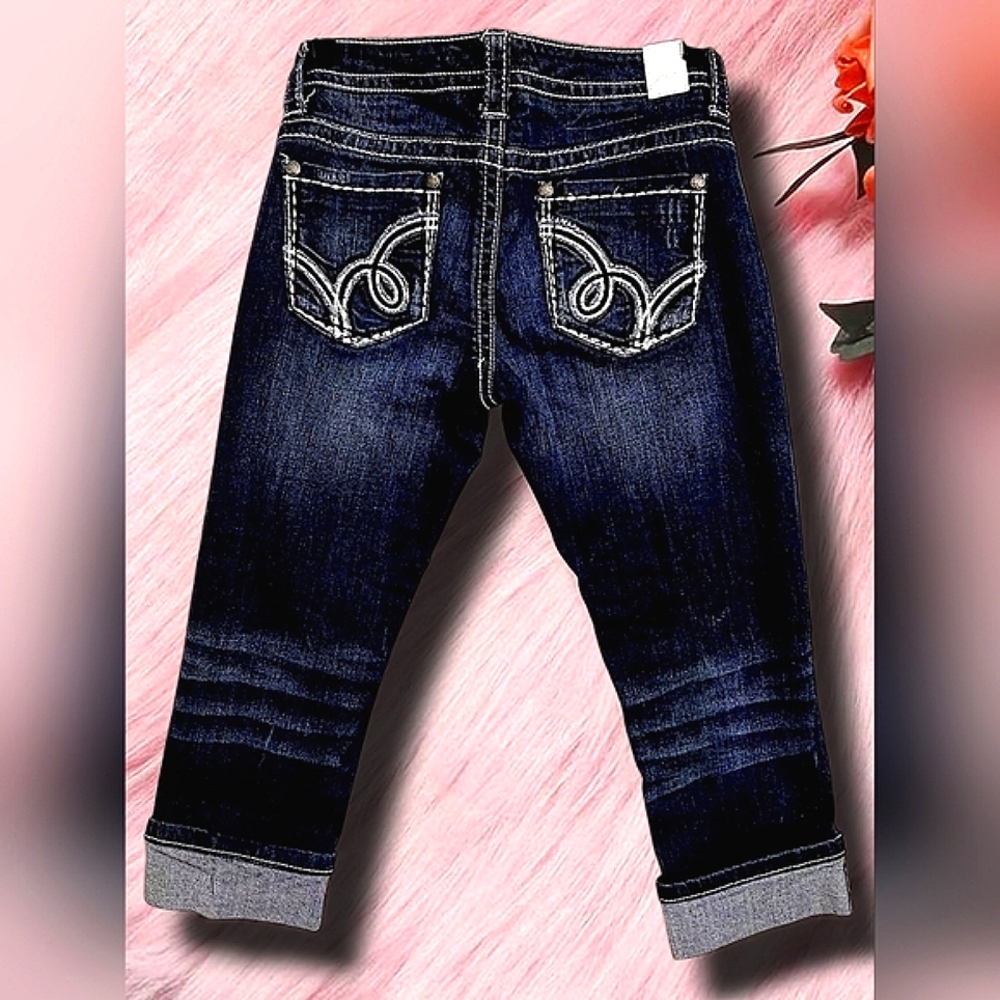 Maurices Women's Stretch Distressed Cuffed Capri Jeans Size 7/8 Regular